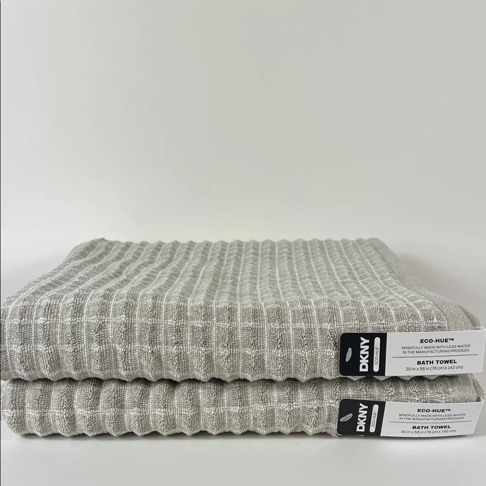 DKNY Eco-Hue Bath Towels Textured Tan White Checkered Soft Cotton Set of 2 NEW